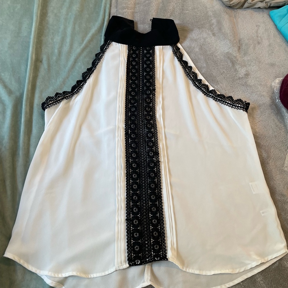 New York & Company White and Black Halter Top Size Large